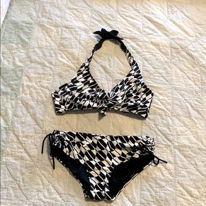Cute black/white bikini 34d/dd